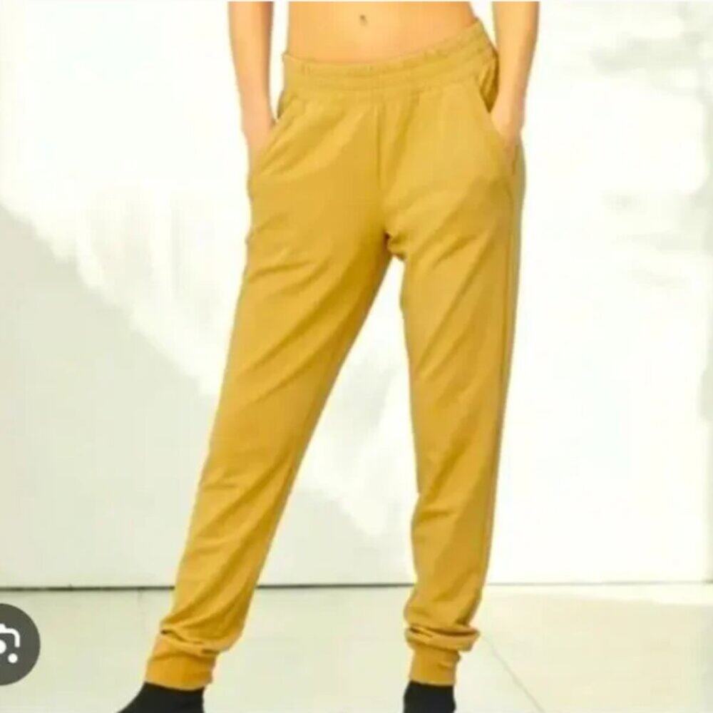 ALO Yoga Mustard Yellow Jogger Pants Size Small